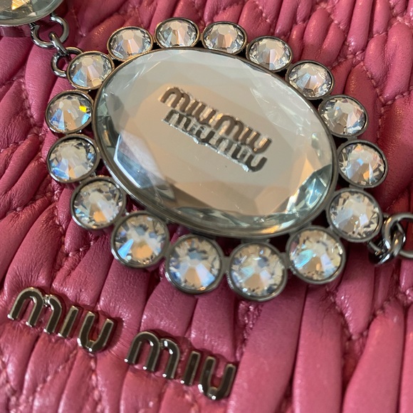 Miu Miu Crystal-embellished pink matelassê leather bag - Picture 2 of 8